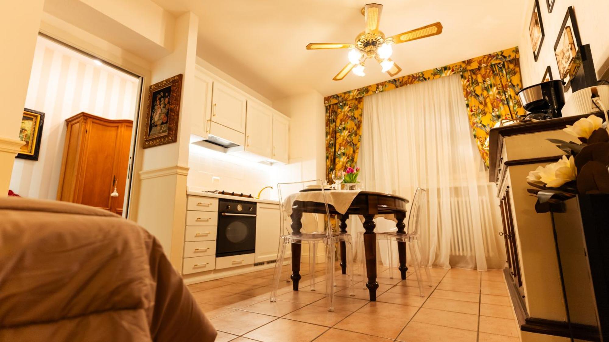 New Cozy Apartment - City Centre Lecco Kültér fotó